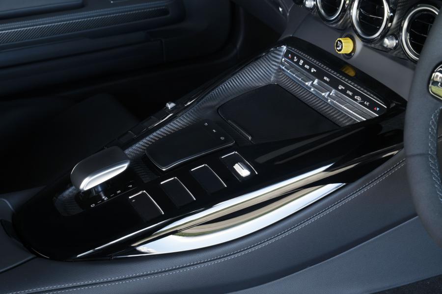 Детали интерьера Mercedes-AMG GT R PRO (C190) 2019 года  (UK) (фото 34 из 40)